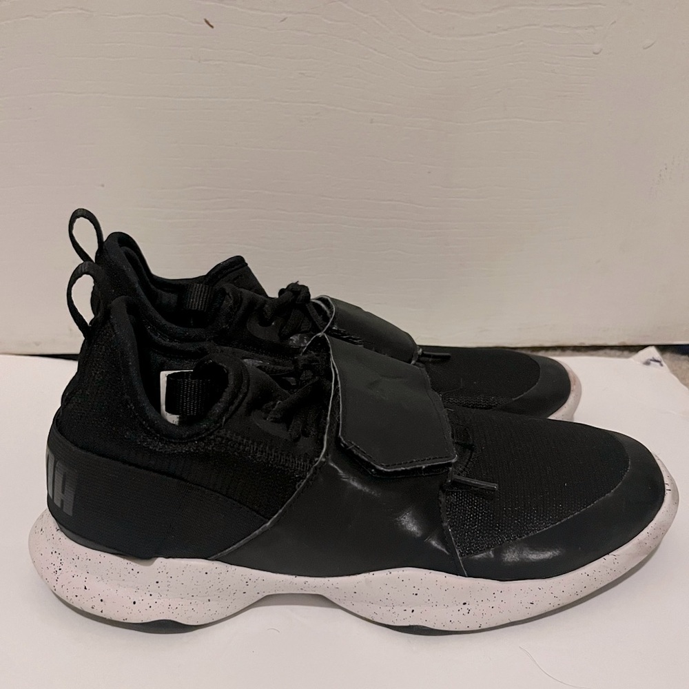 Puma Women's Dare Trainer Sheen
Athletic Shoes Sneakers Size 8,5